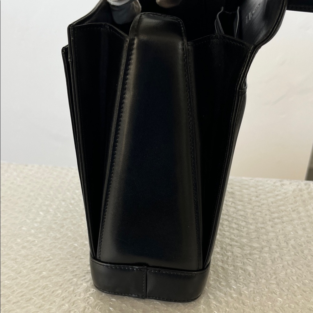 Elegant Givenchy Black Handbag - Picture 3 of 13